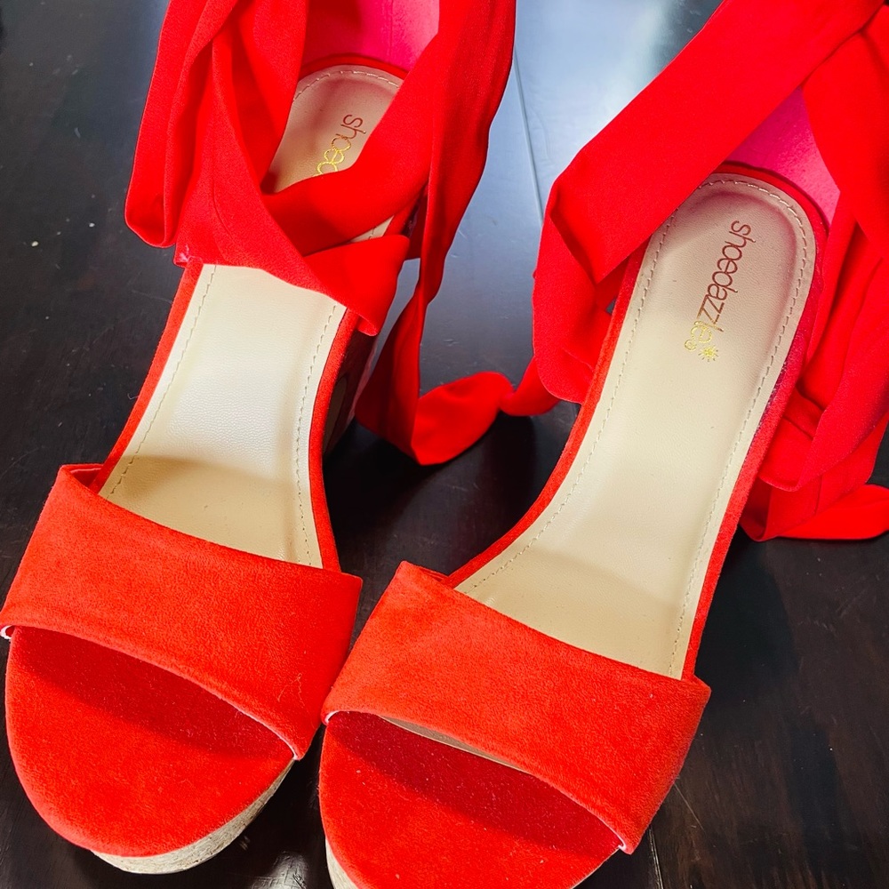 NWOT Red womens platform wrapped heel, Show dazzle , size 8.5 , never worn